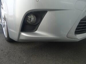 レクサスIS フロントバンパー右下の傷とへこみを板金塗装で綺麗に修理した完成状態２