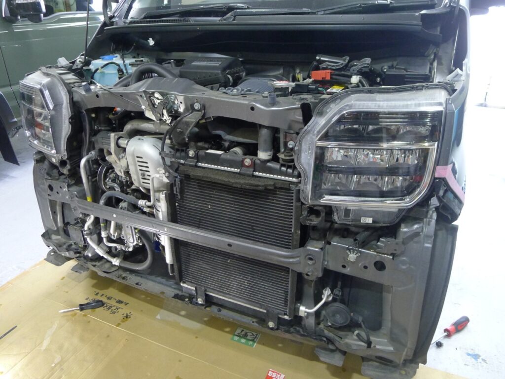 n-wgn バンパー脱着 グリル交換 作業中